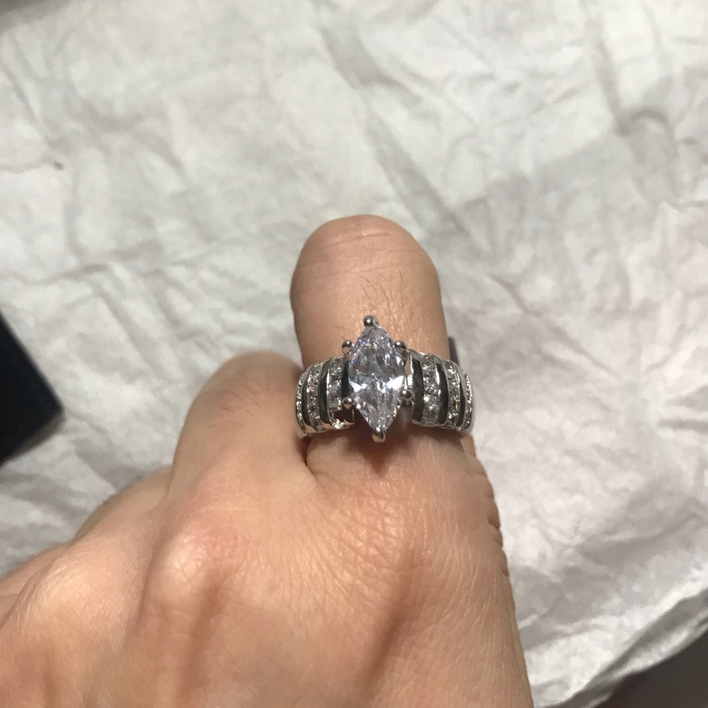 Gorgeous ring! ๐๐ - Picture 5 of 6